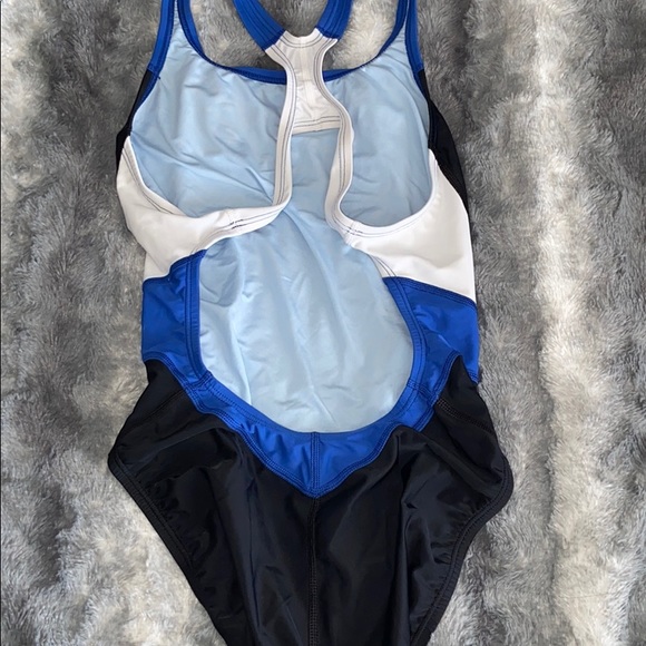 ✨𝙽𝚒𝚔𝚎 𝚂𝚠𝚒𝚖 𝚜𝚞𝚒𝚝✨ - Picture 3 of 5